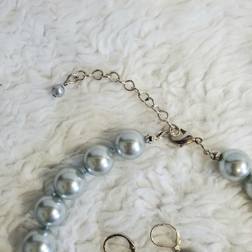 Pearl Necklace & 2 Piece Earrings Set - Picture 7 of 9